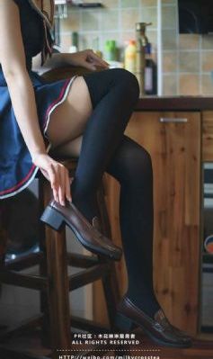 楼上的女邻居在线观看