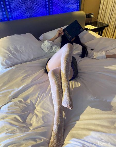 挽起裙子迈开腿让我c